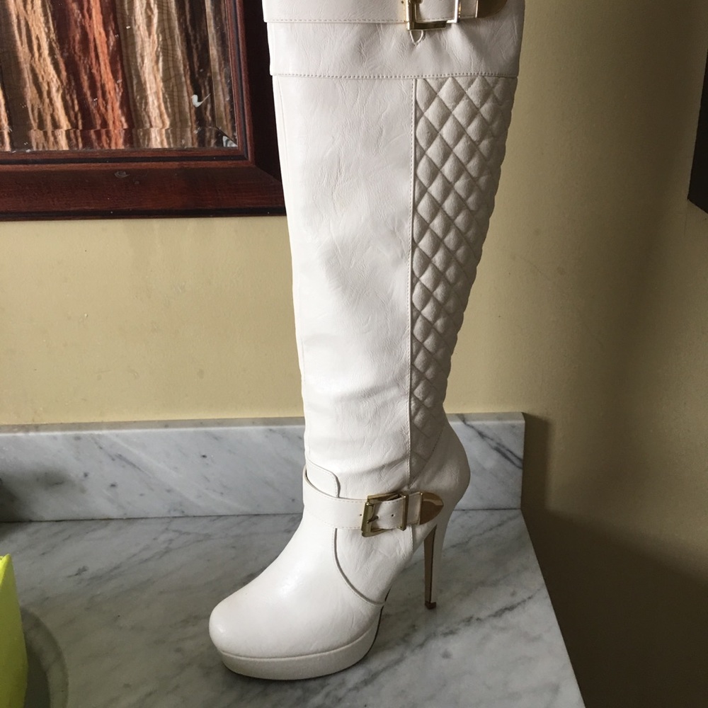 Super sharp winter white boot